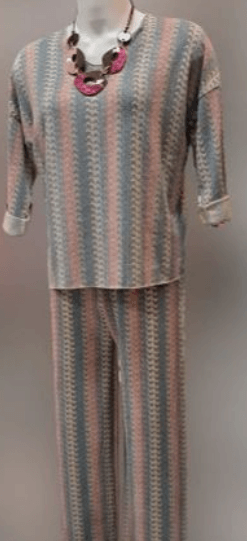 Conjunto pantalon, camisa con collar a juego